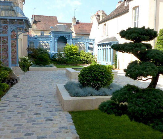 Un aménagement de jardin et la cour, photo 13