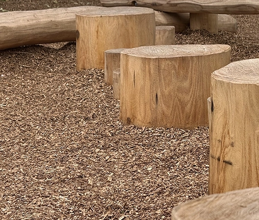 Jeu en rondins de bois